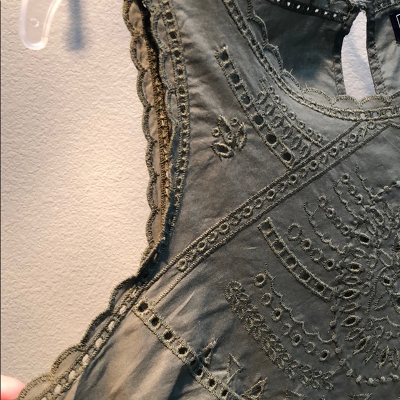 GAP size L, army green cotton embroidered tank. - Picture 3 of 8